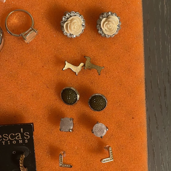 Jewelry bag over 13 items/ some designer’s including Kendra Scott & Marc Jacobs - Picture 10 of 11